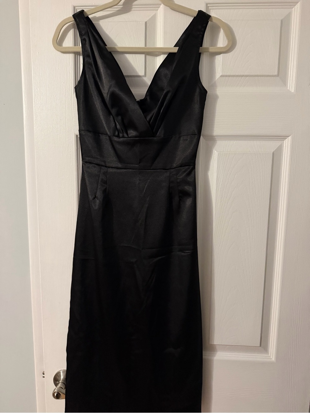 Classic Black Fitted V-Neck Satin Dress